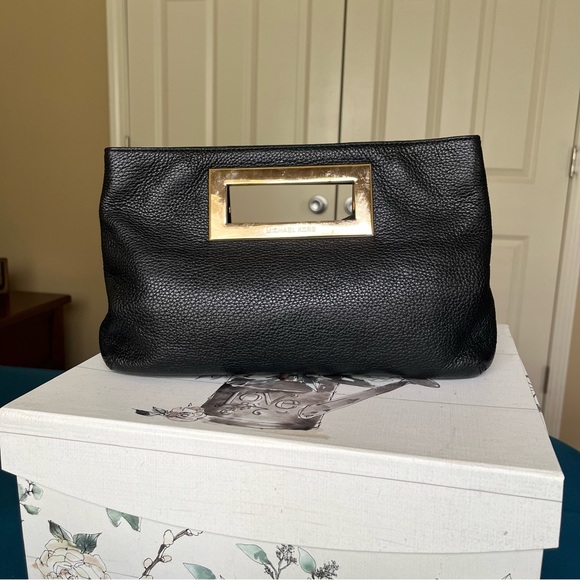 Michael Kors Pebble Leather Clutch Bag - Picture 3 of 14